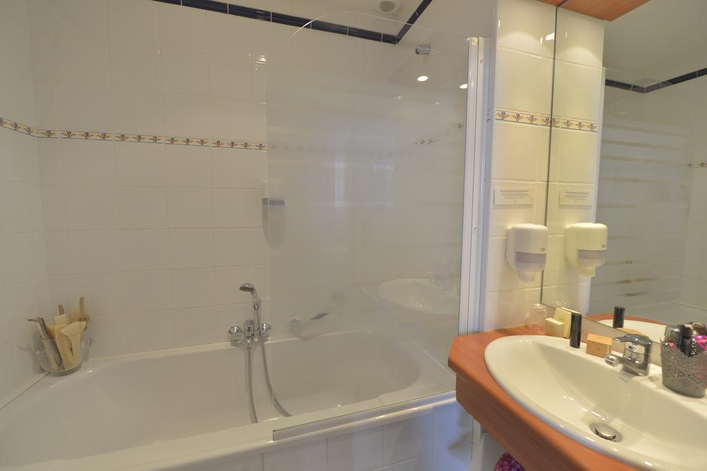 Cristal Hotel Restaurant - Logis Hotels โซมูร์ ภายนอก รูปภาพ