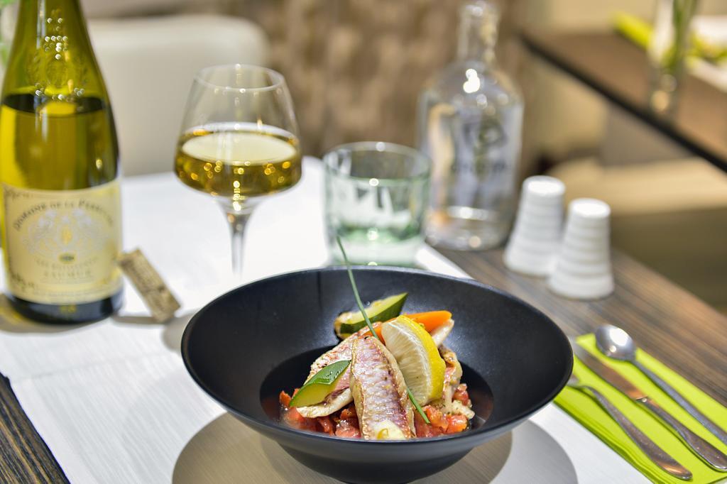 Cristal Hotel Restaurant - Logis Hotels โซมูร์ ภายนอก รูปภาพ