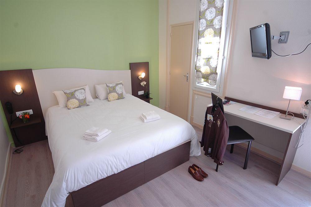 Cristal Hotel Restaurant - Logis Hotels โซมูร์ ภายนอก รูปภาพ