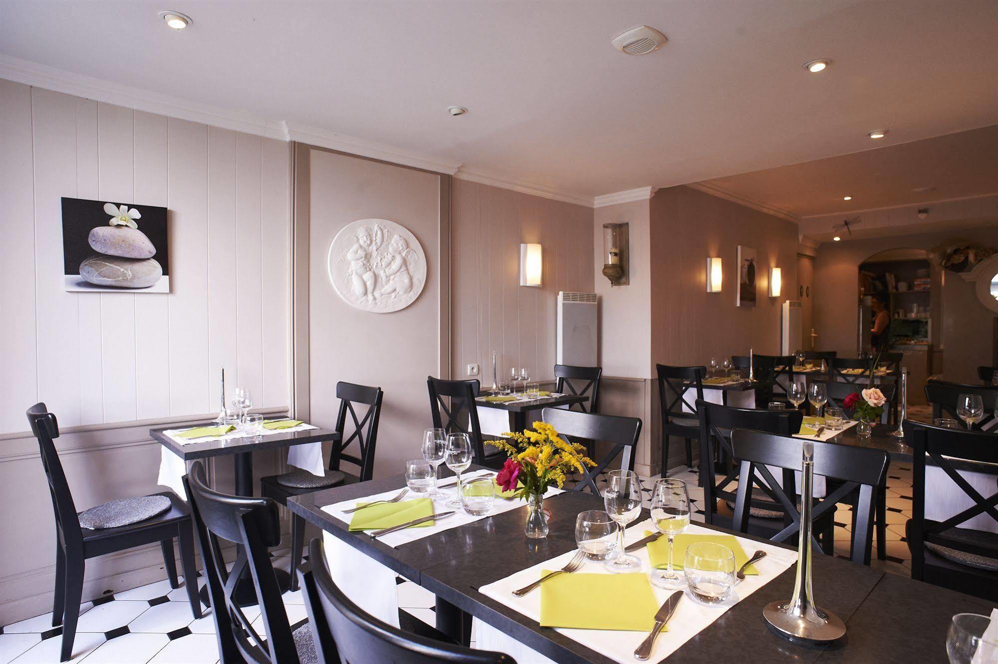 Cristal Hotel Restaurant - Logis Hotels โซมูร์ ภายนอก รูปภาพ