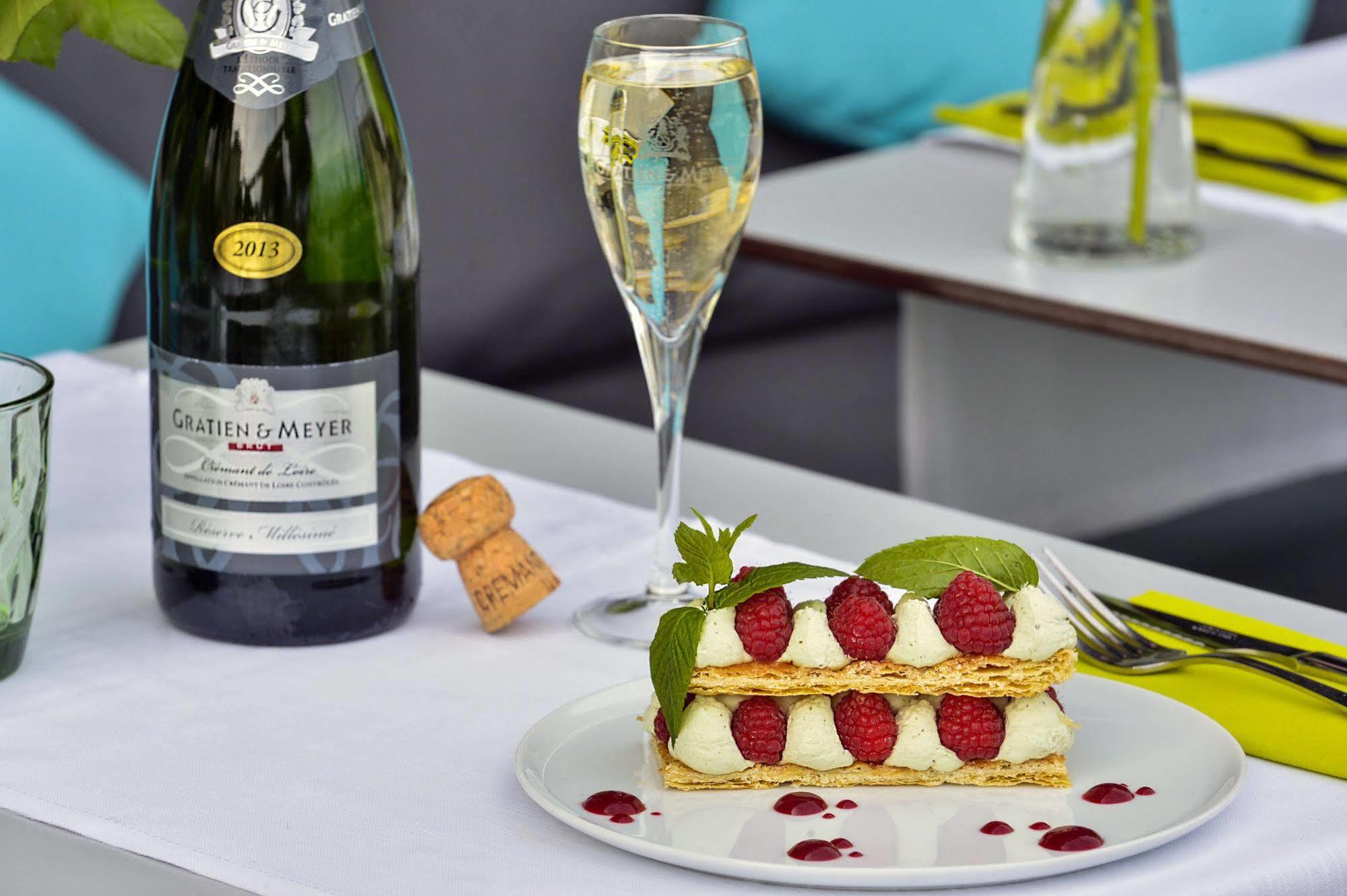 Cristal Hotel Restaurant - Logis Hotels โซมูร์ ภายนอก รูปภาพ