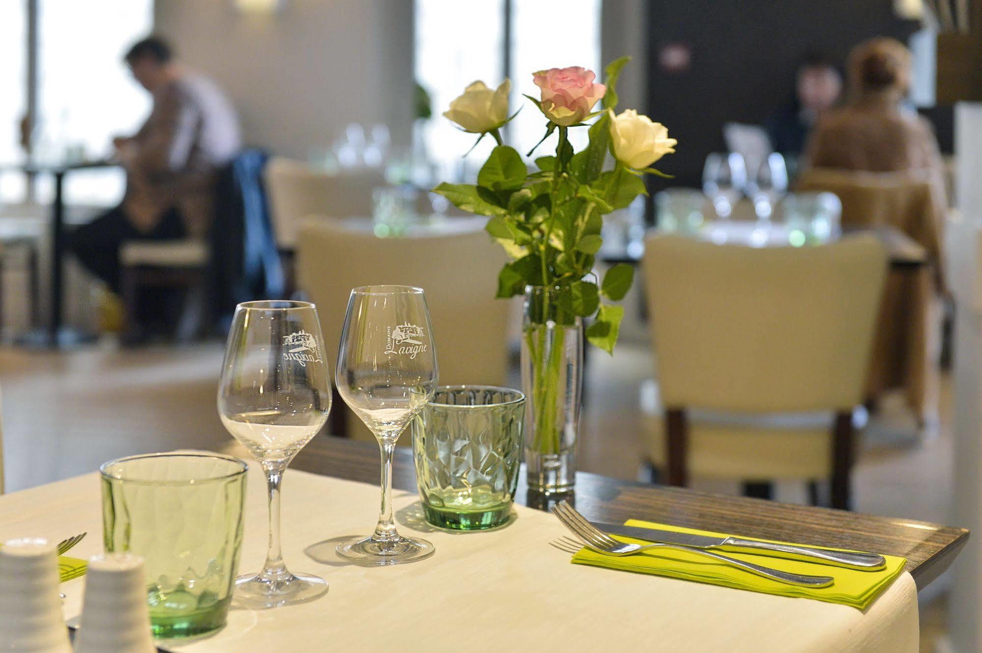 Cristal Hotel Restaurant - Logis Hotels โซมูร์ ภายนอก รูปภาพ