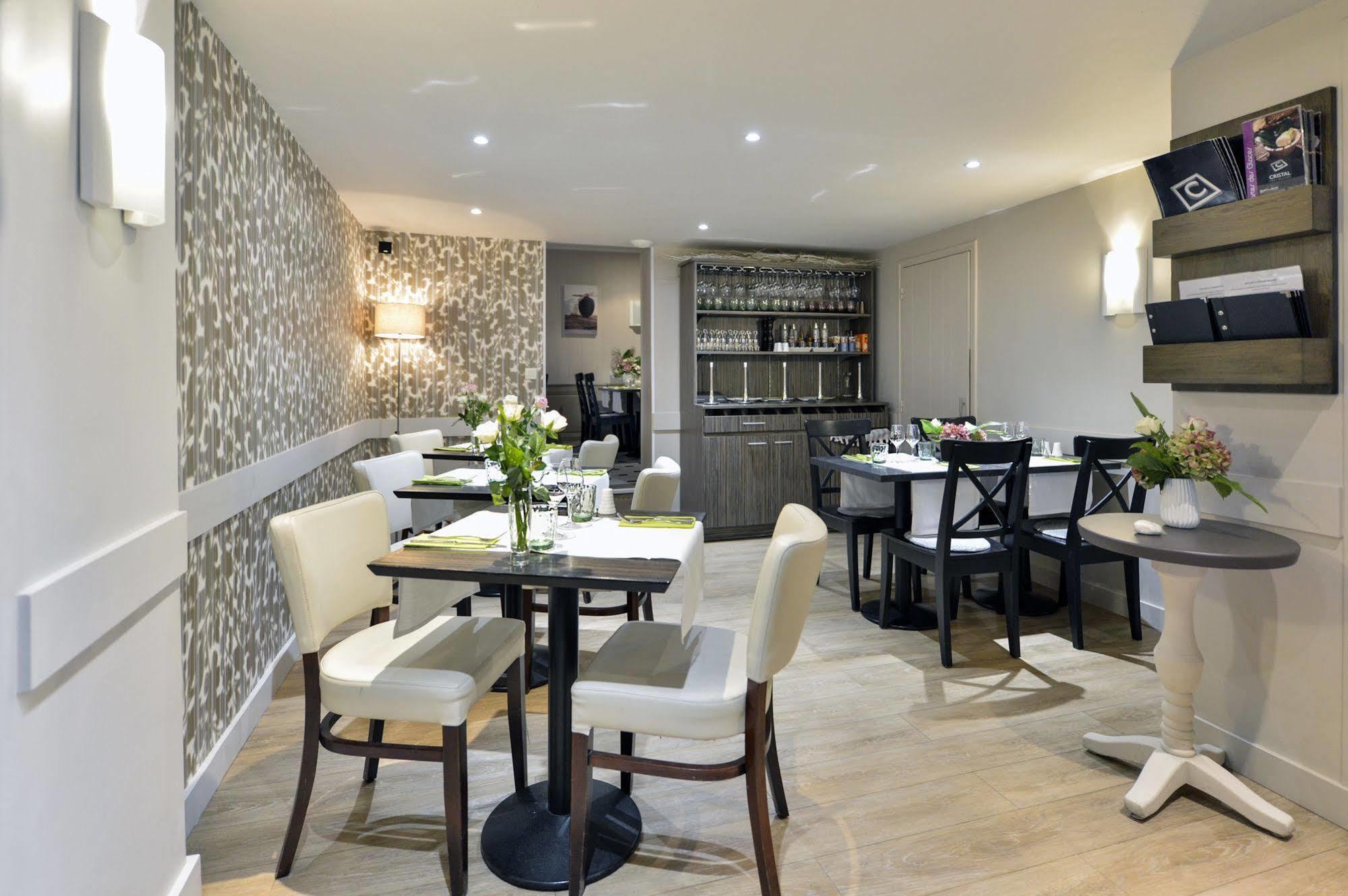 Cristal Hotel Restaurant - Logis Hotels โซมูร์ ภายนอก รูปภาพ
