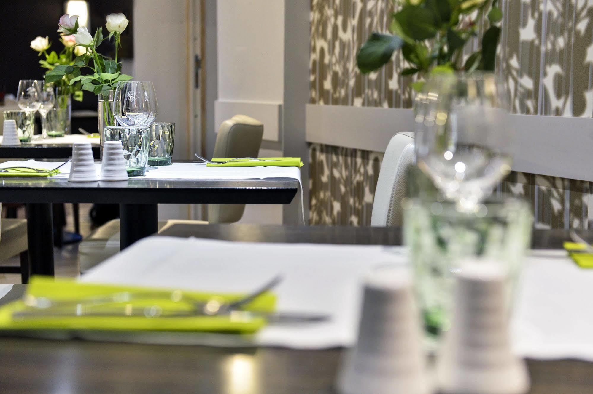 Cristal Hotel Restaurant - Logis Hotels โซมูร์ ภายนอก รูปภาพ