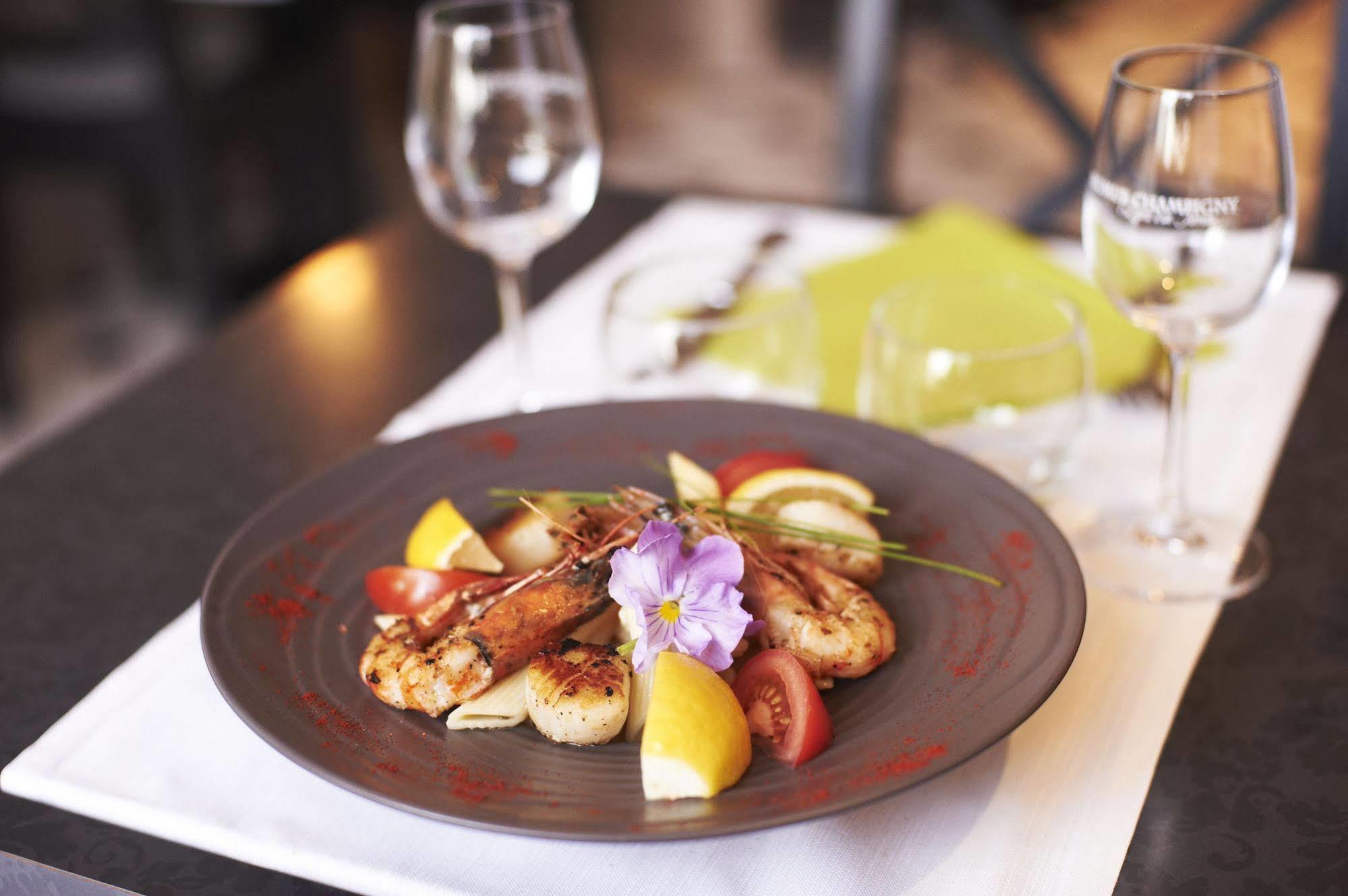 Cristal Hotel Restaurant - Logis Hotels โซมูร์ ภายนอก รูปภาพ
