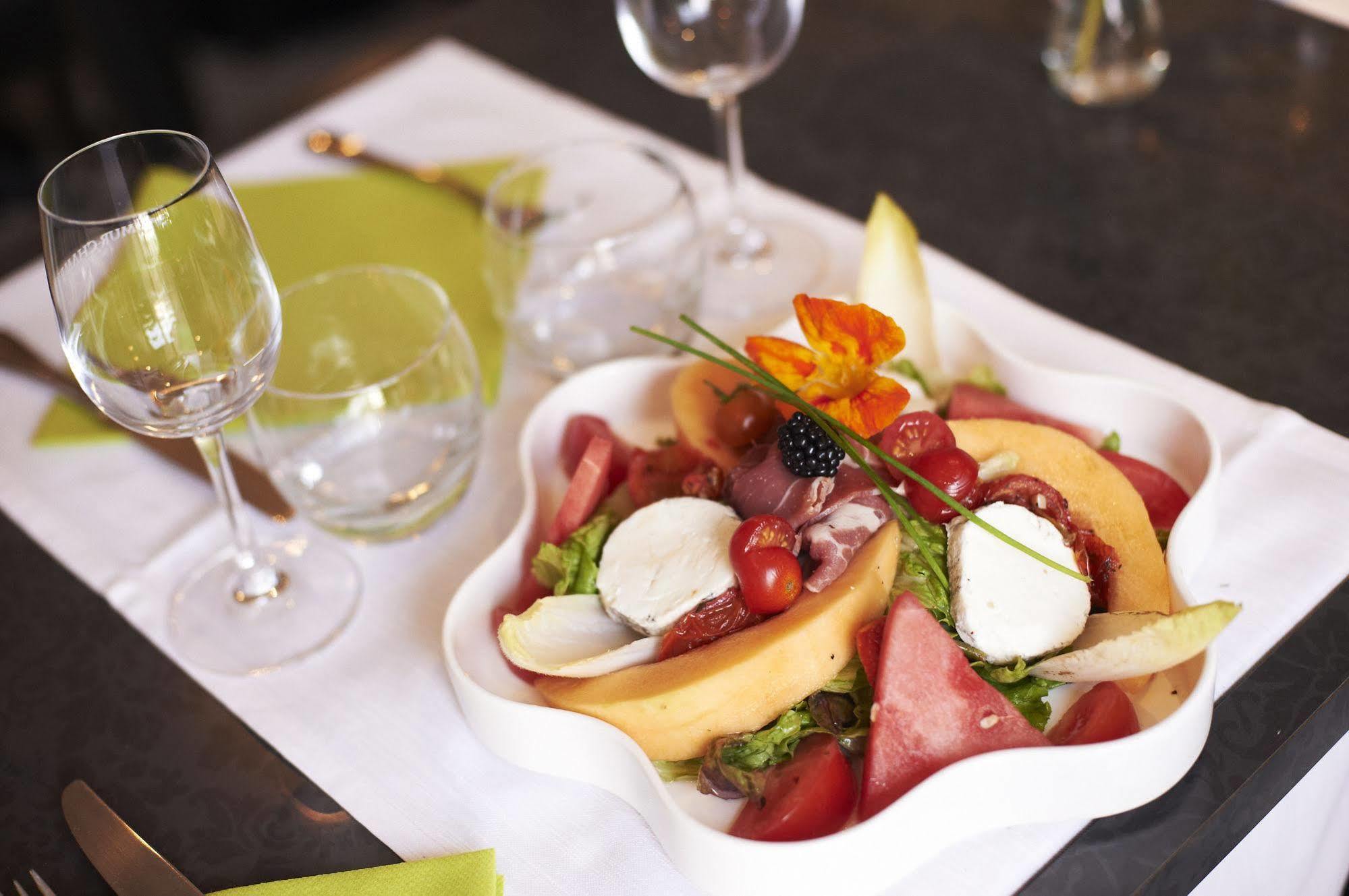 Cristal Hotel Restaurant - Logis Hotels โซมูร์ ภายนอก รูปภาพ