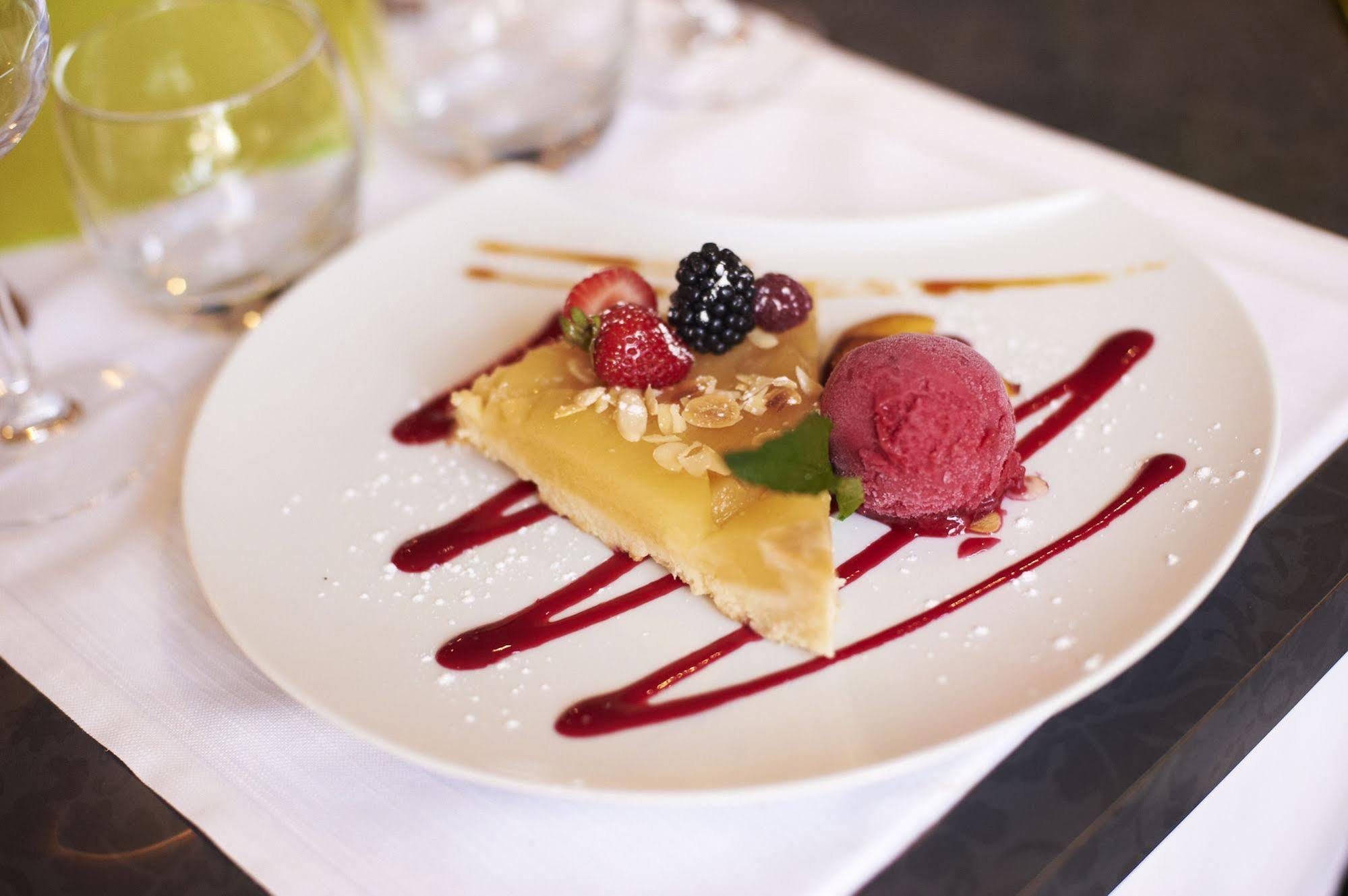 Cristal Hotel Restaurant - Logis Hotels โซมูร์ ภายนอก รูปภาพ