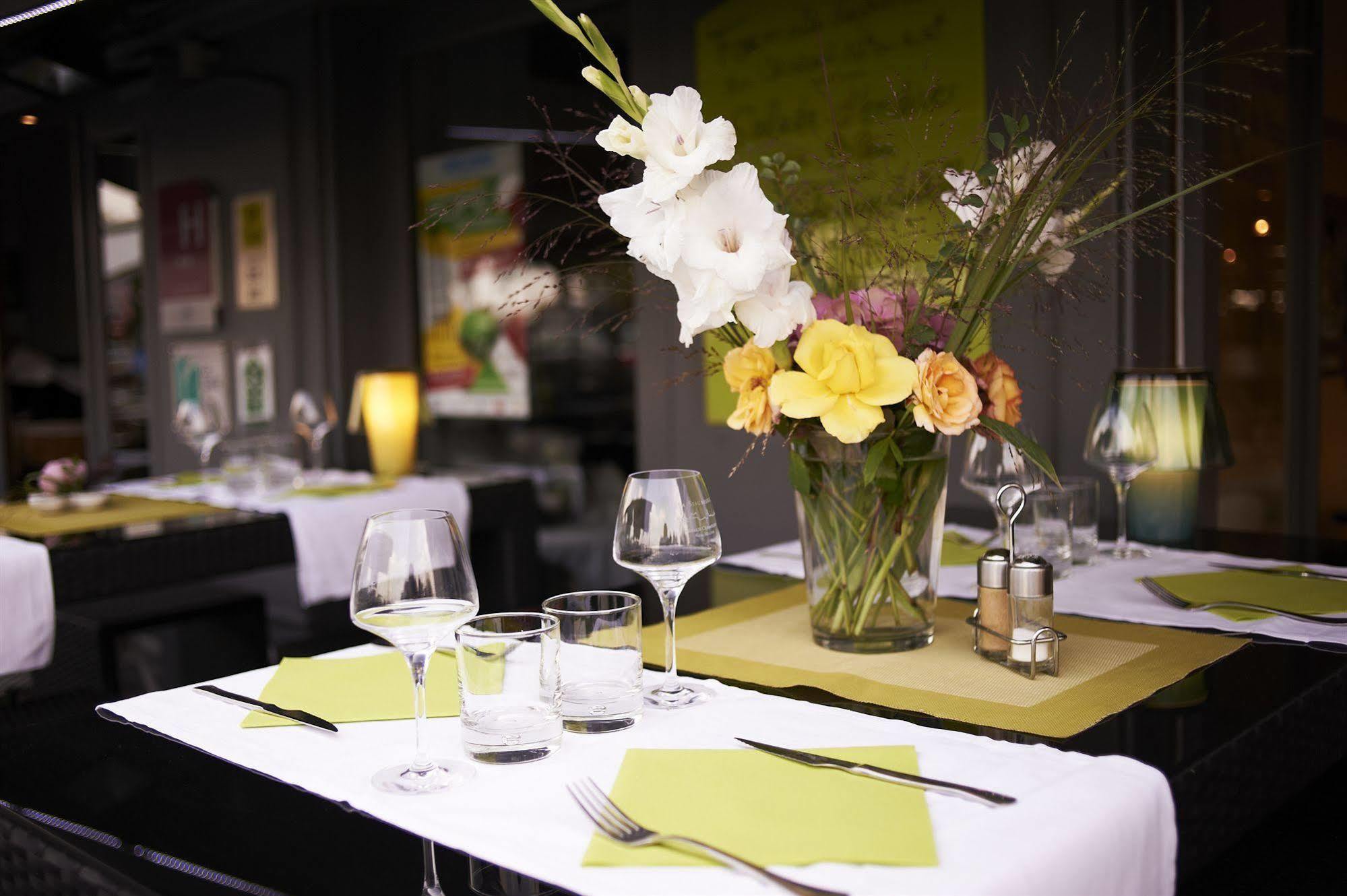 Cristal Hotel Restaurant - Logis Hotels โซมูร์ ภายนอก รูปภาพ