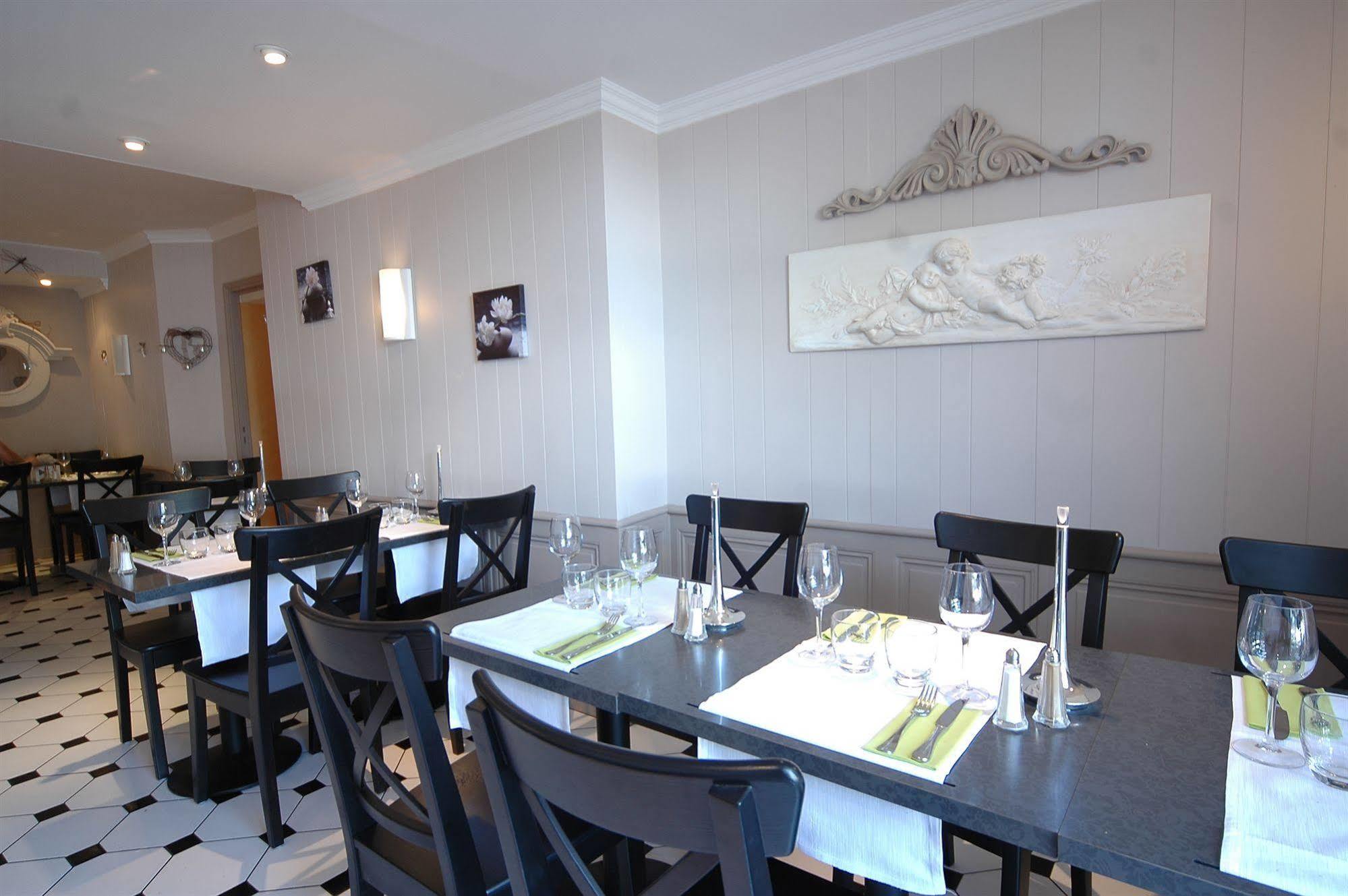Cristal Hotel Restaurant - Logis Hotels โซมูร์ ภายนอก รูปภาพ